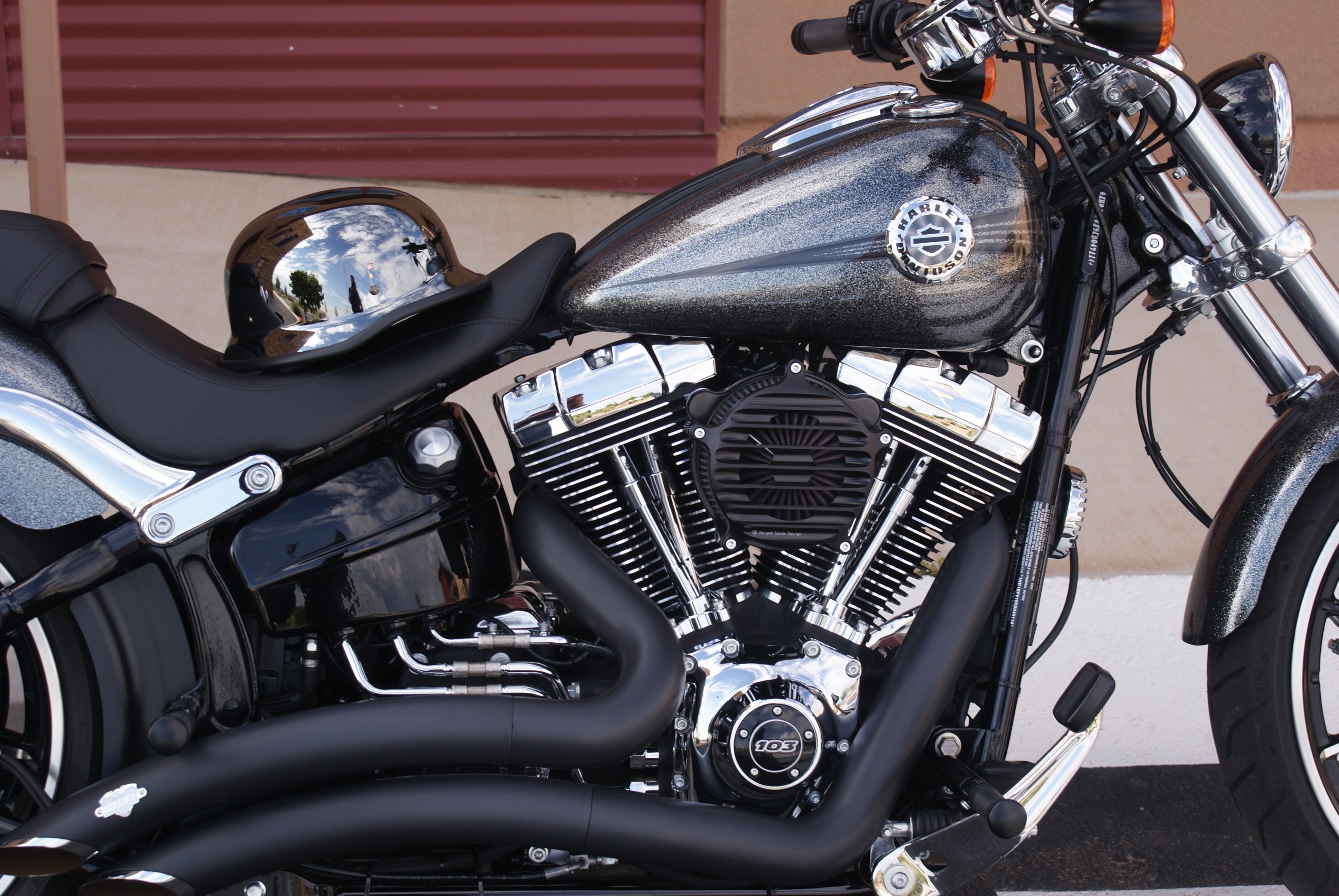2014 HarleyDavidson® FXSB Softail® Breakout™ (Chrome Metal Flake