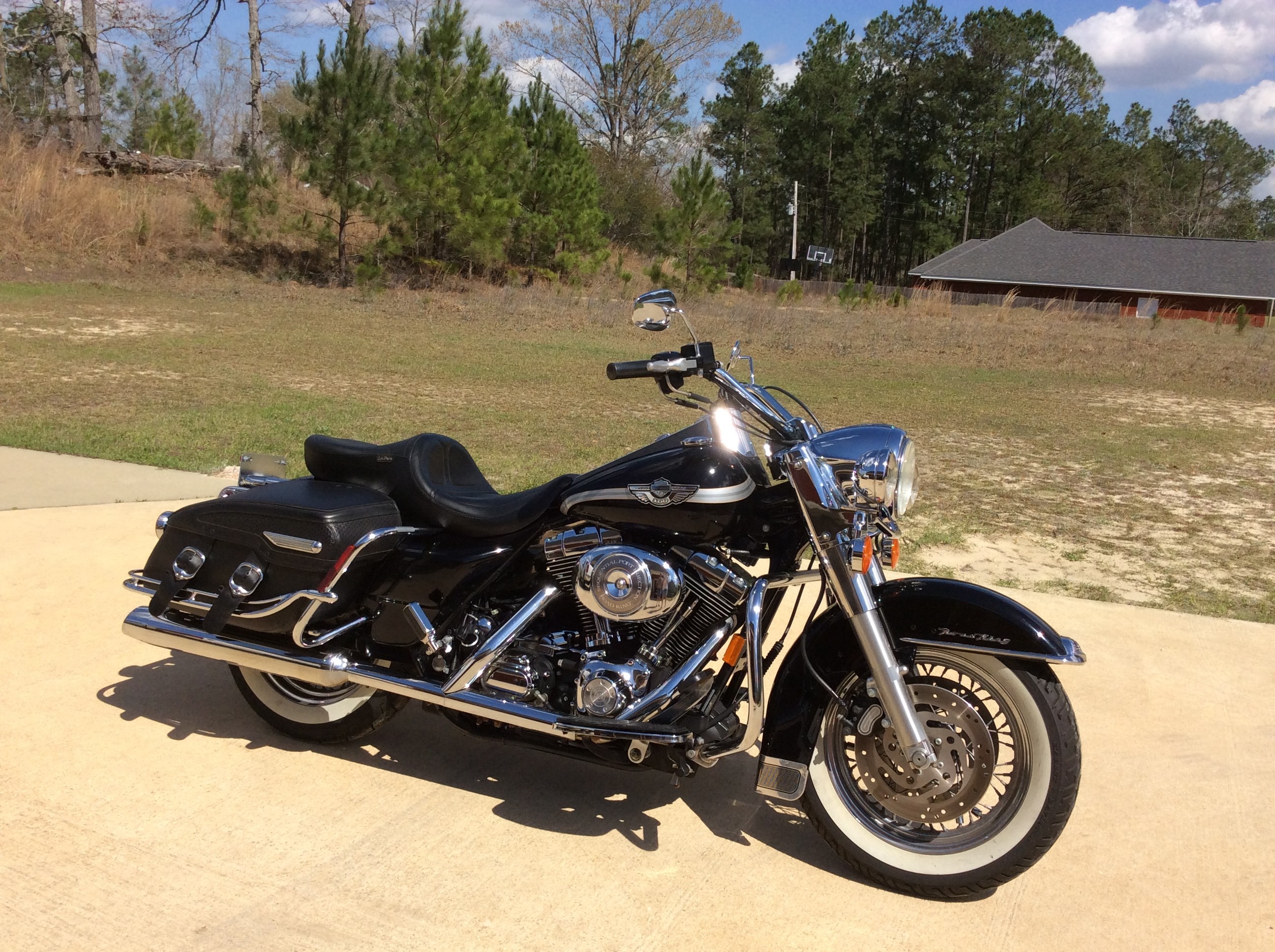 2003 HarleyDavidson® FLHRC/I Road King® Classic (Black with