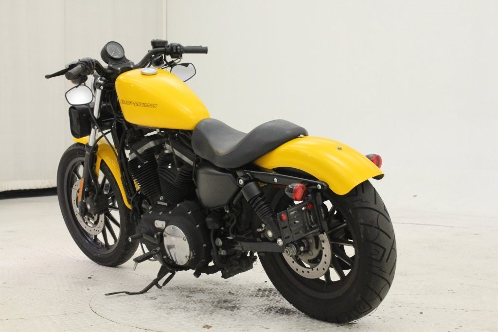 2011 HarleyDavidson® XL883N Sportster® Iron 883™ (Chrome Yellow