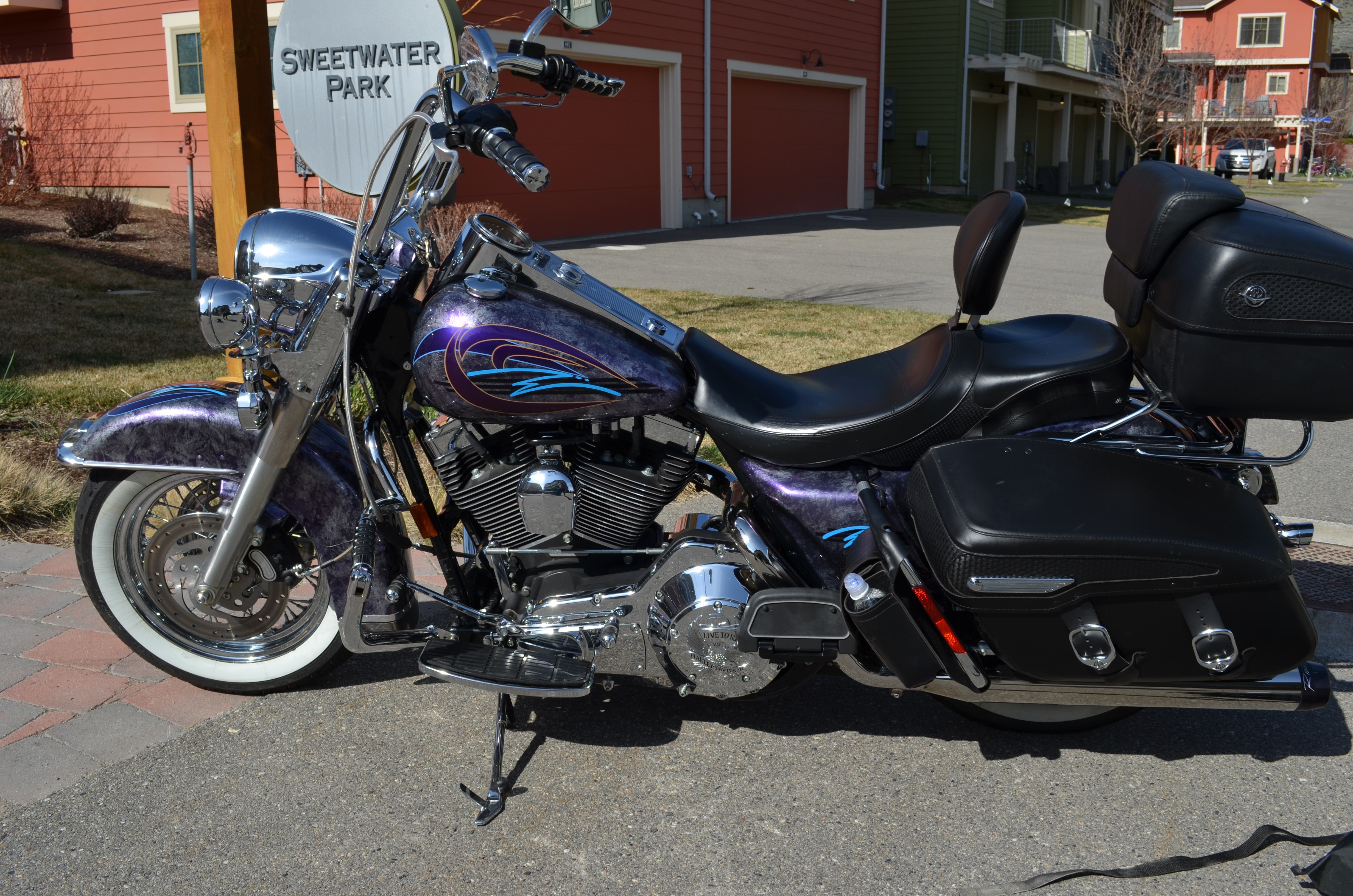 2001 HarleyDavidson® FLHRC/I Road King® Classic (Custom Paint W/Pearl