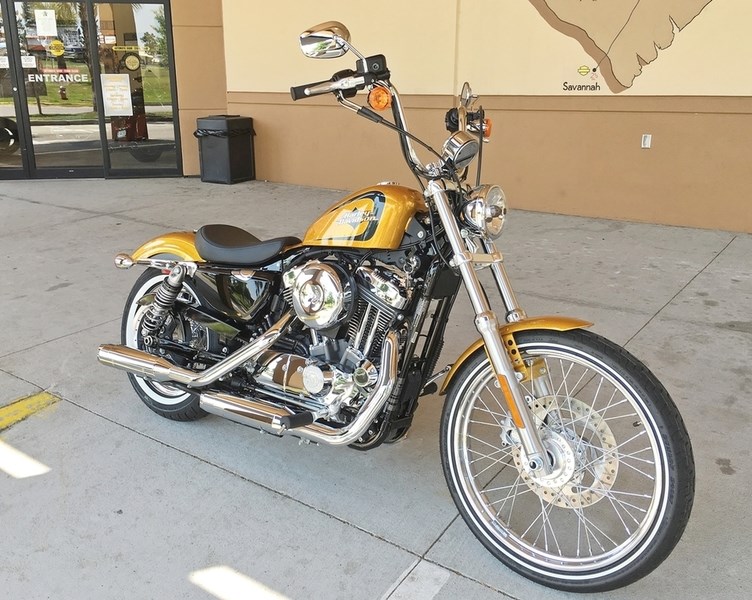 2016 HarleyDavidson® XL1200V Sportster® SeventyTwo® (Hard Candy Gold